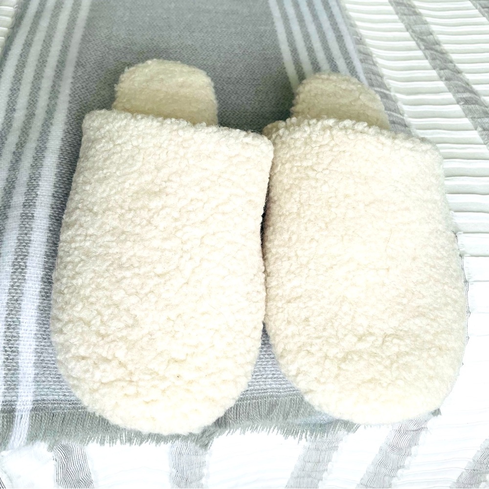 J Crew Ladies Sherpa Slippers